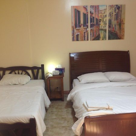 ماكاتي Makati Suites At Travelers Inn المظهر الخارجي الصورة