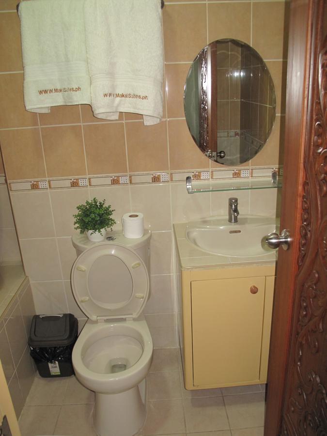 ماكاتي Makati Suites At Travelers Inn المظهر الخارجي الصورة
