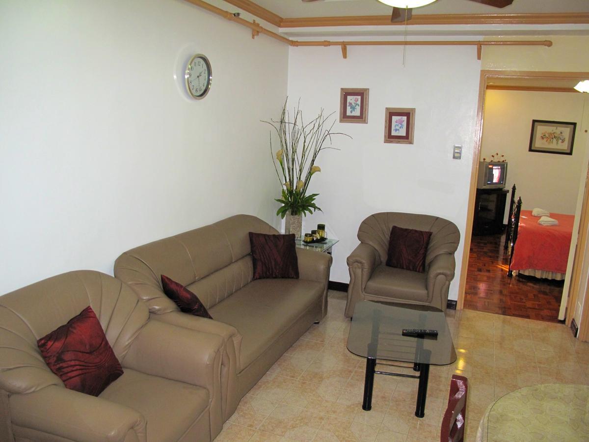 ماكاتي Makati Suites At Travelers Inn المظهر الخارجي الصورة