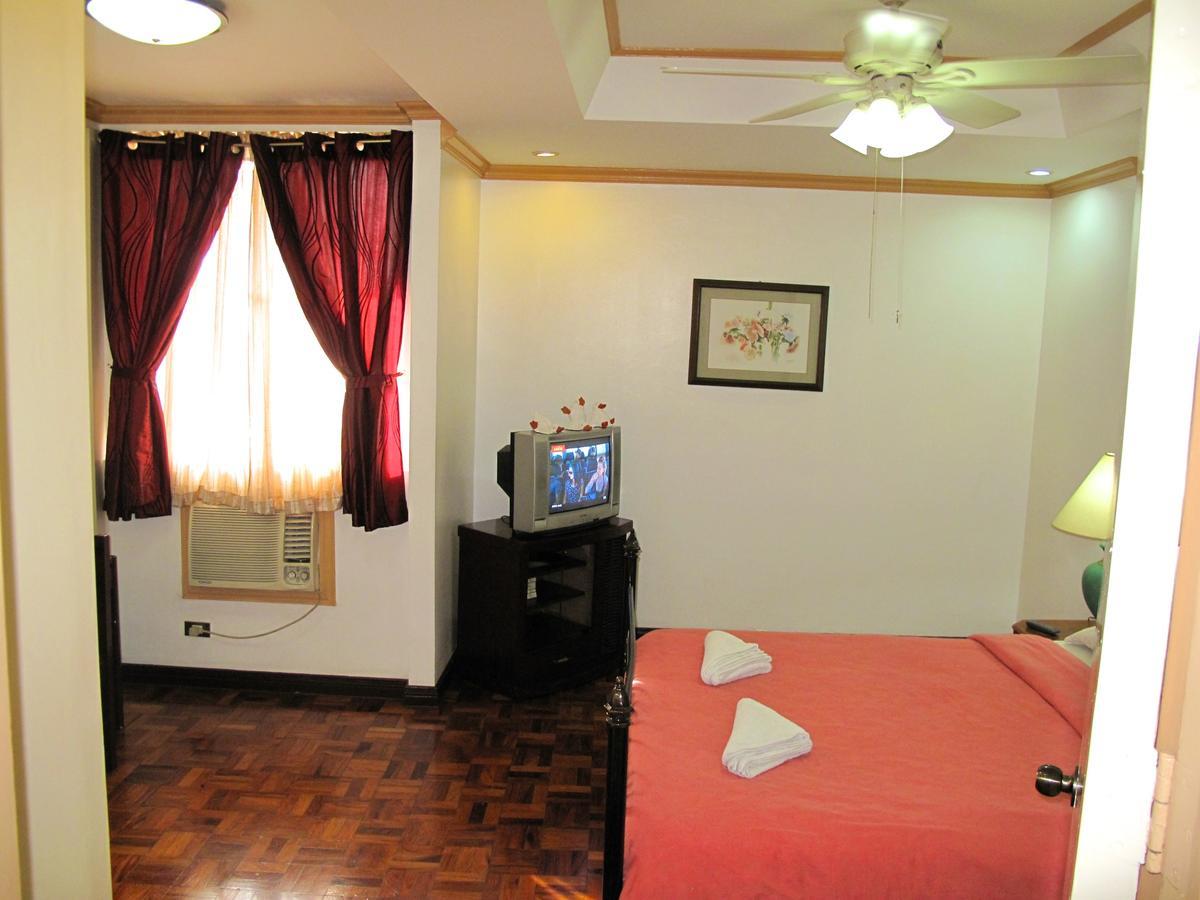 ماكاتي Makati Suites At Travelers Inn المظهر الخارجي الصورة