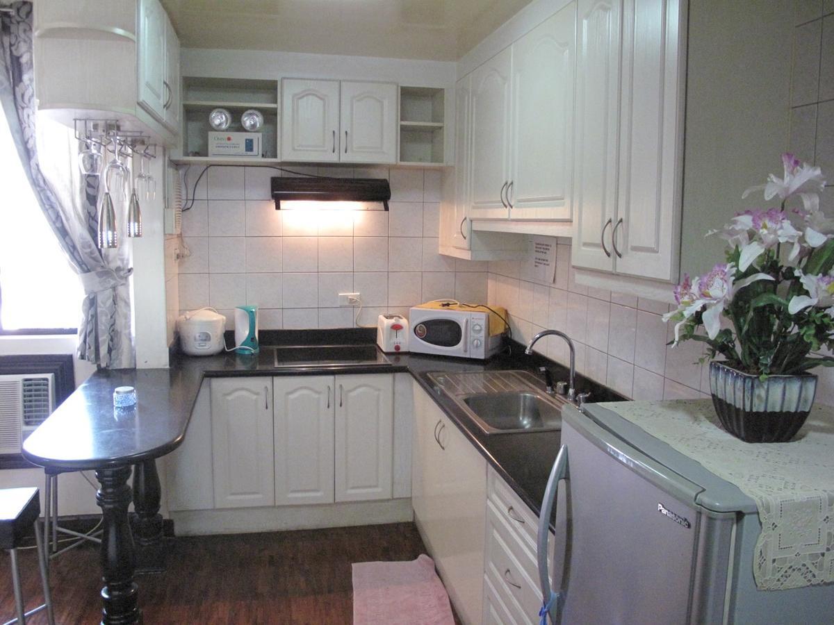 ماكاتي Makati Suites At Travelers Inn المظهر الخارجي الصورة