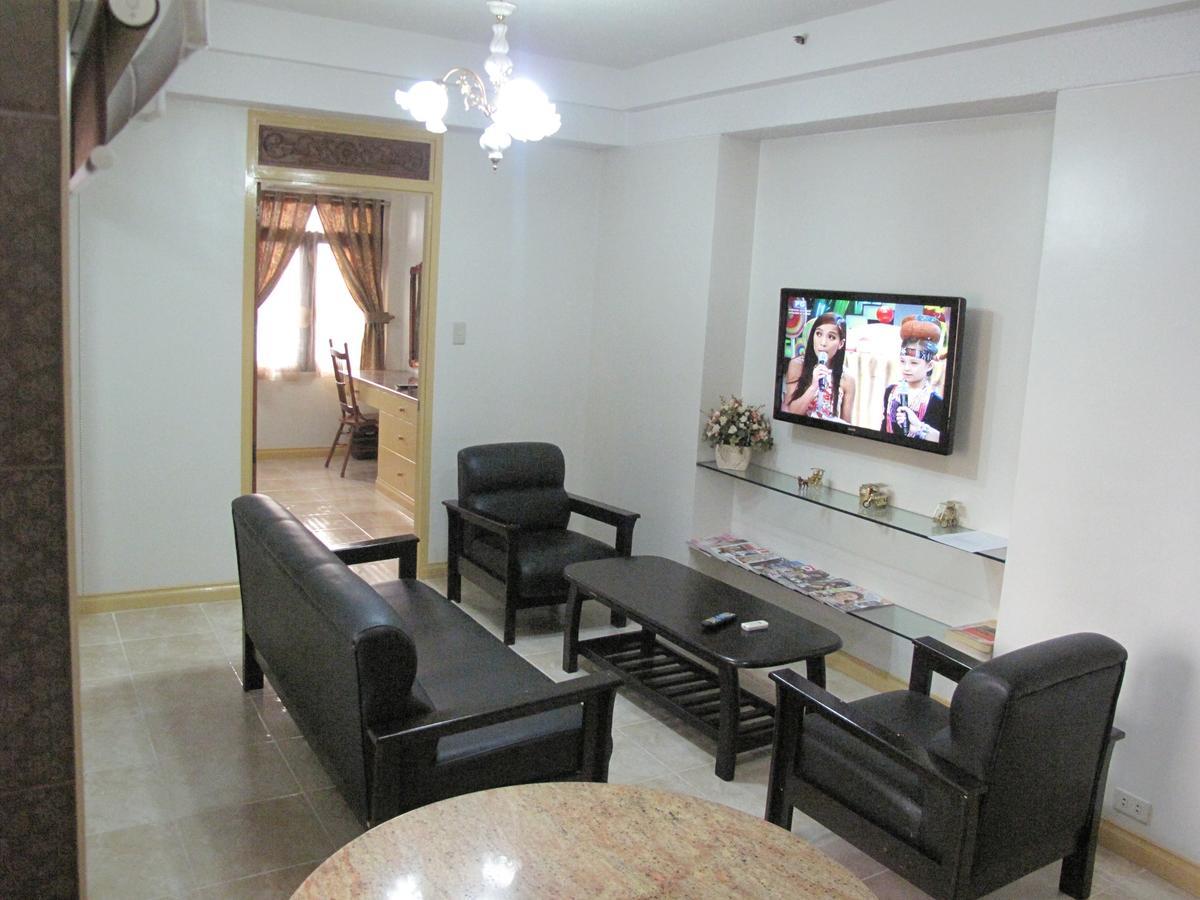 ماكاتي Makati Suites At Travelers Inn المظهر الخارجي الصورة