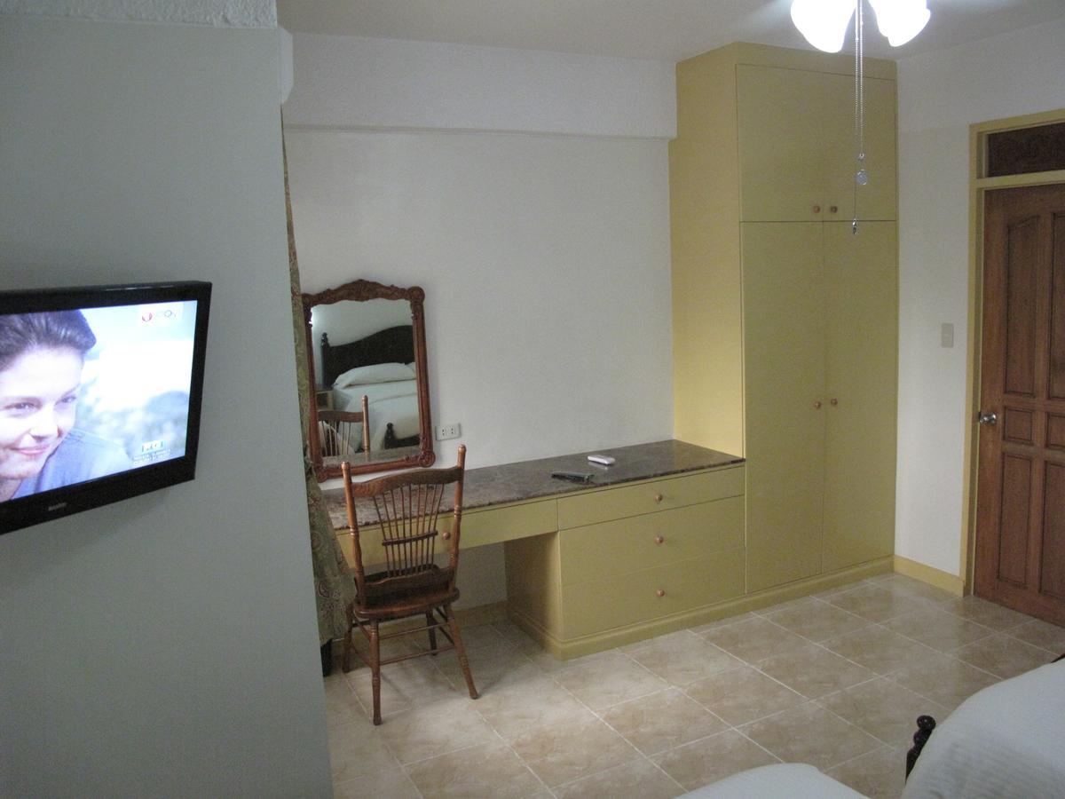 ماكاتي Makati Suites At Travelers Inn المظهر الخارجي الصورة