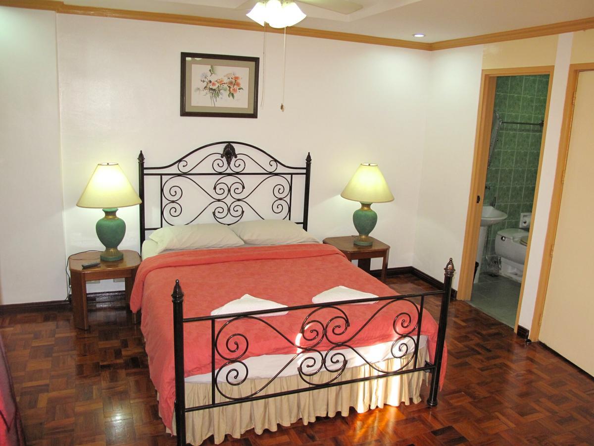 ماكاتي Makati Suites At Travelers Inn المظهر الخارجي الصورة