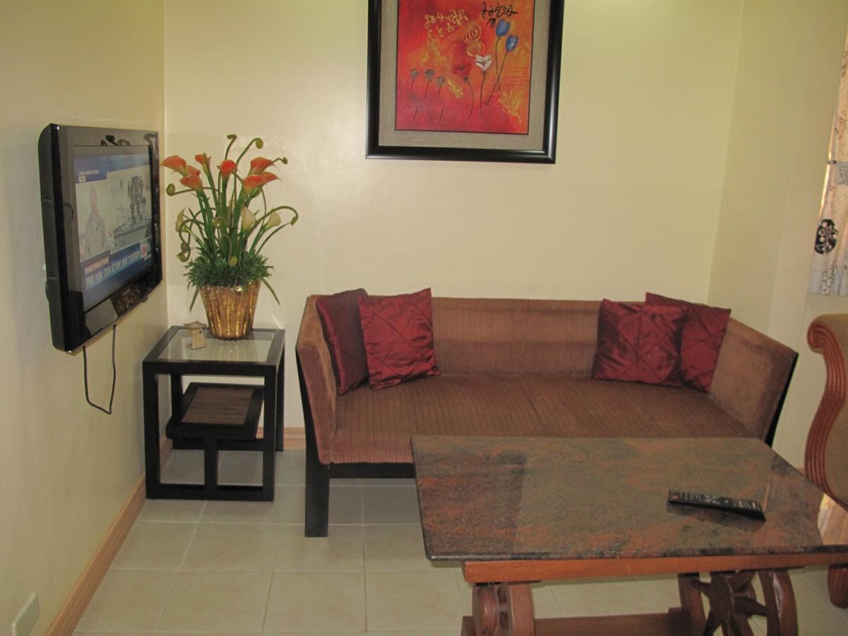 ماكاتي Makati Suites At Travelers Inn المظهر الخارجي الصورة