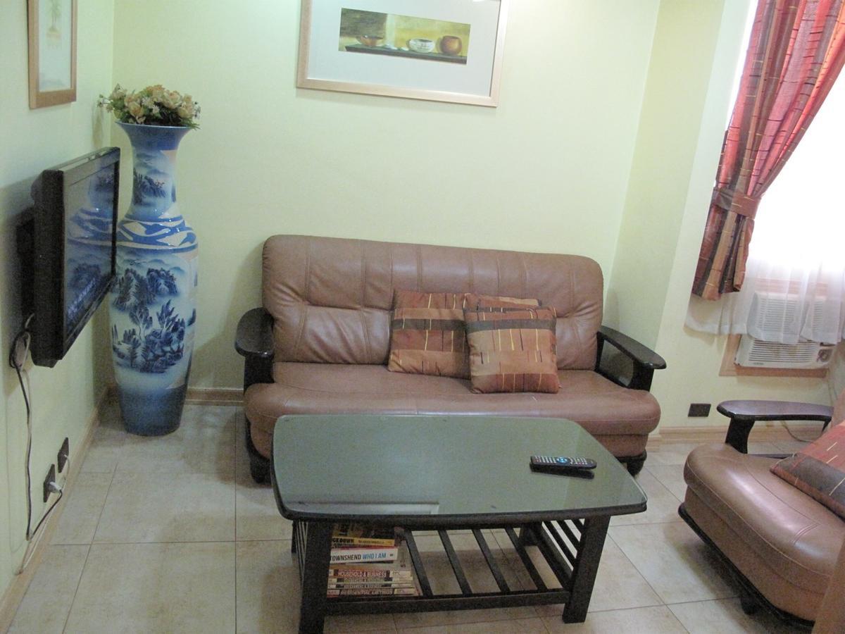ماكاتي Makati Suites At Travelers Inn المظهر الخارجي الصورة